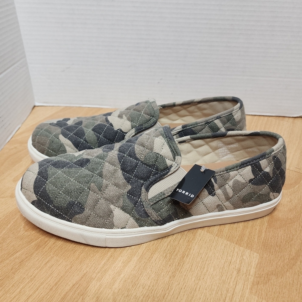 NWT Torrid 10.5WW Green Camo Canvas Quilted Slip On Sneakers Size 10.5 Wide